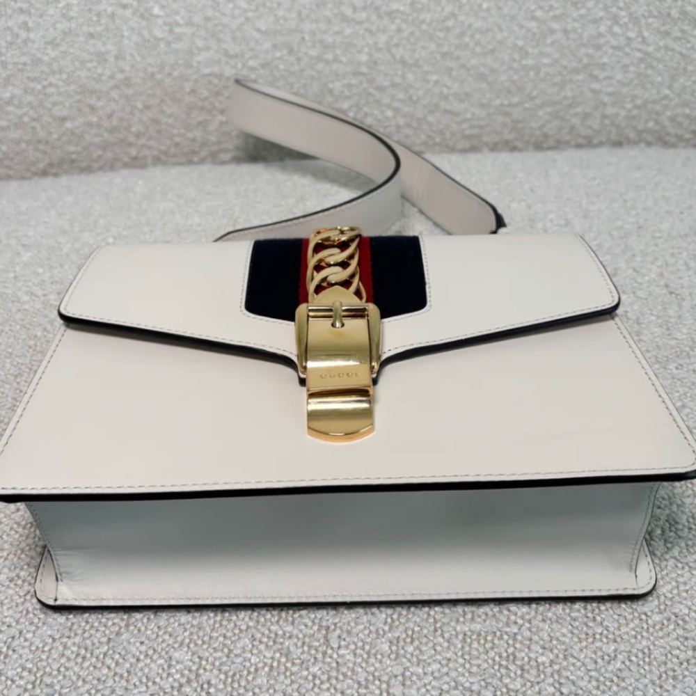 Authentic Gucci Small Sylvie Shoulder Bag White - Picture 14 of 15